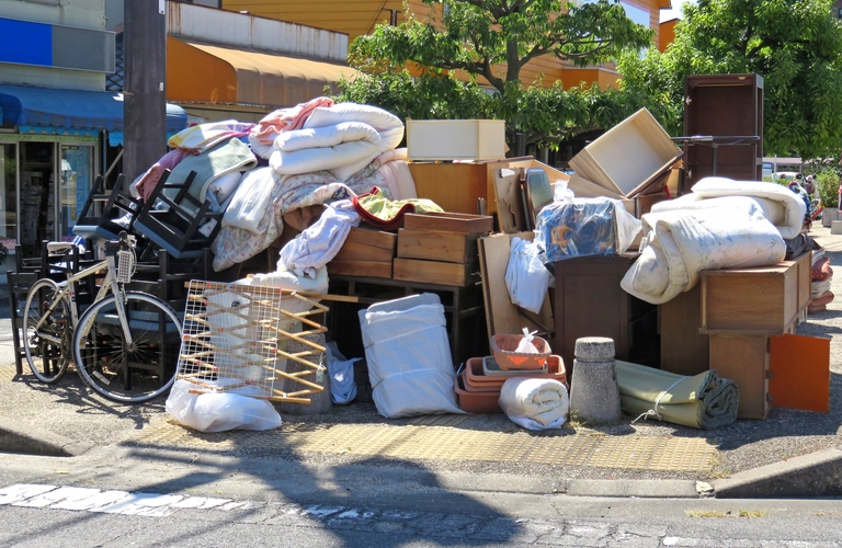 不用品処分に困ったら松本市の住まいの便利屋！家工房松本インター店へご相談ください。